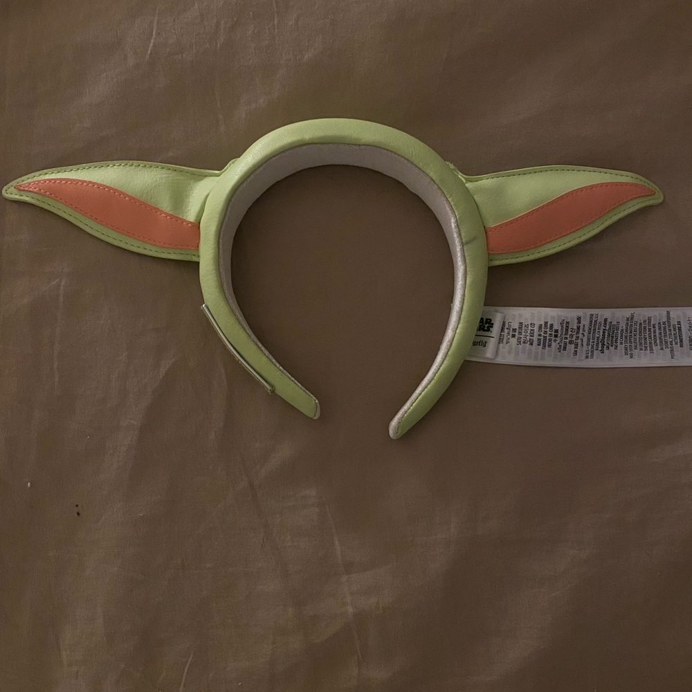 Yoda Star Wars lounge fly Disney headband
